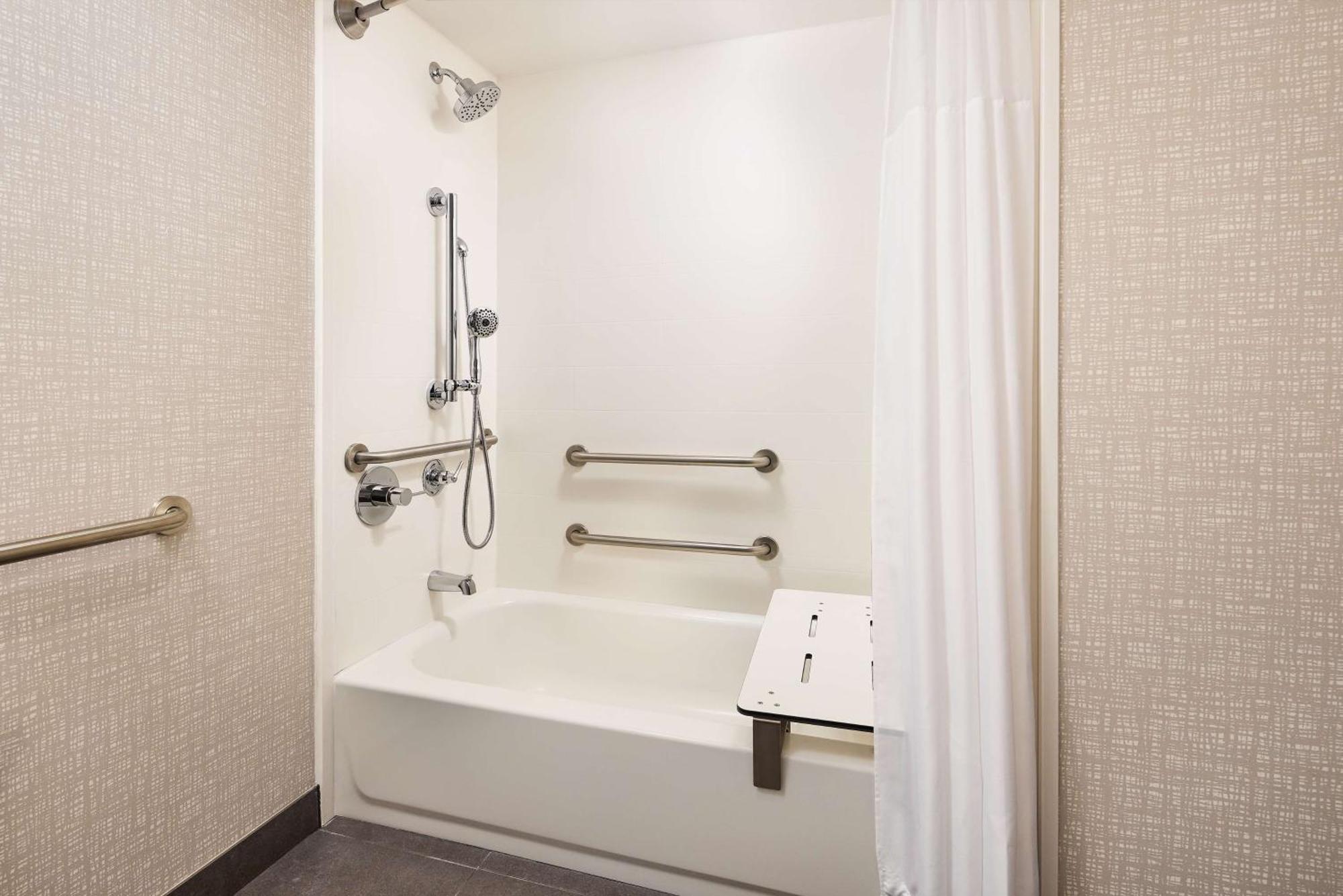 Hotel Hampton Massillon
